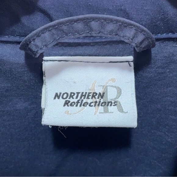 Northern Reflections Vintage embroidered windbreaker. - Picture 5 of 6